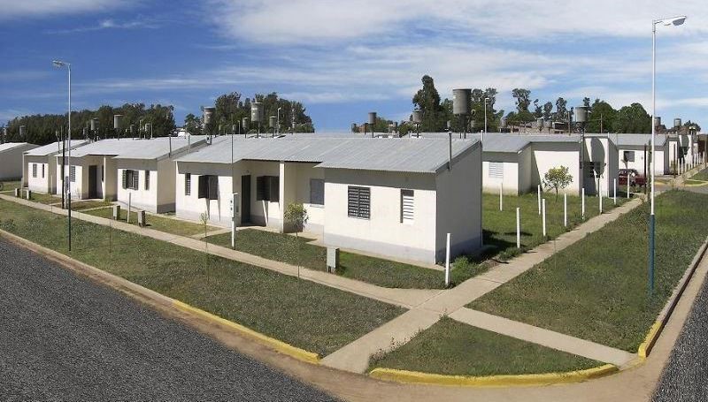 ARQ. CARLOS SANABRA: «¿Debe construir viviendas un municipio?