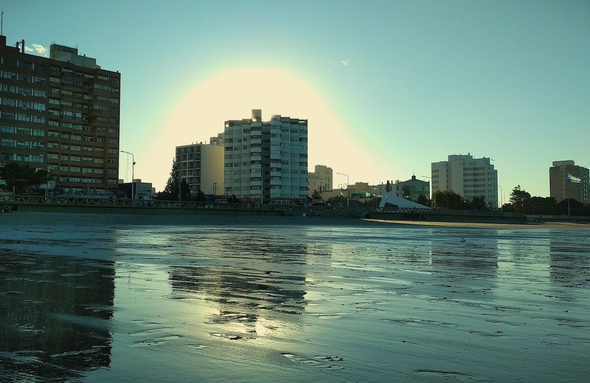 ARQ. SANABRA: Ciudades grandes e infraestructuras chicas